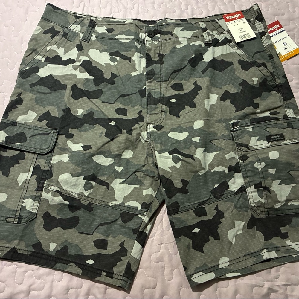 Wrangler Men's Green Camouflage Cargo Shorts